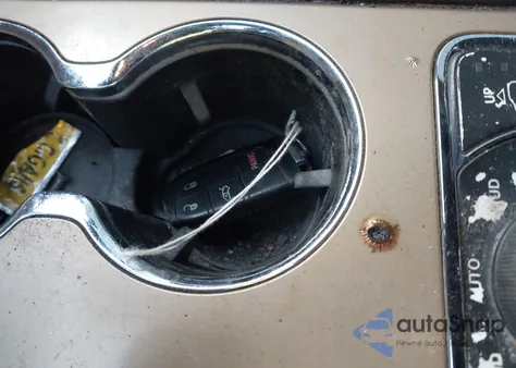 2015 Jeep Grand Cherokee Overland z USA, uszkodzony, nr VIN 1C4RJFCG9FC237173